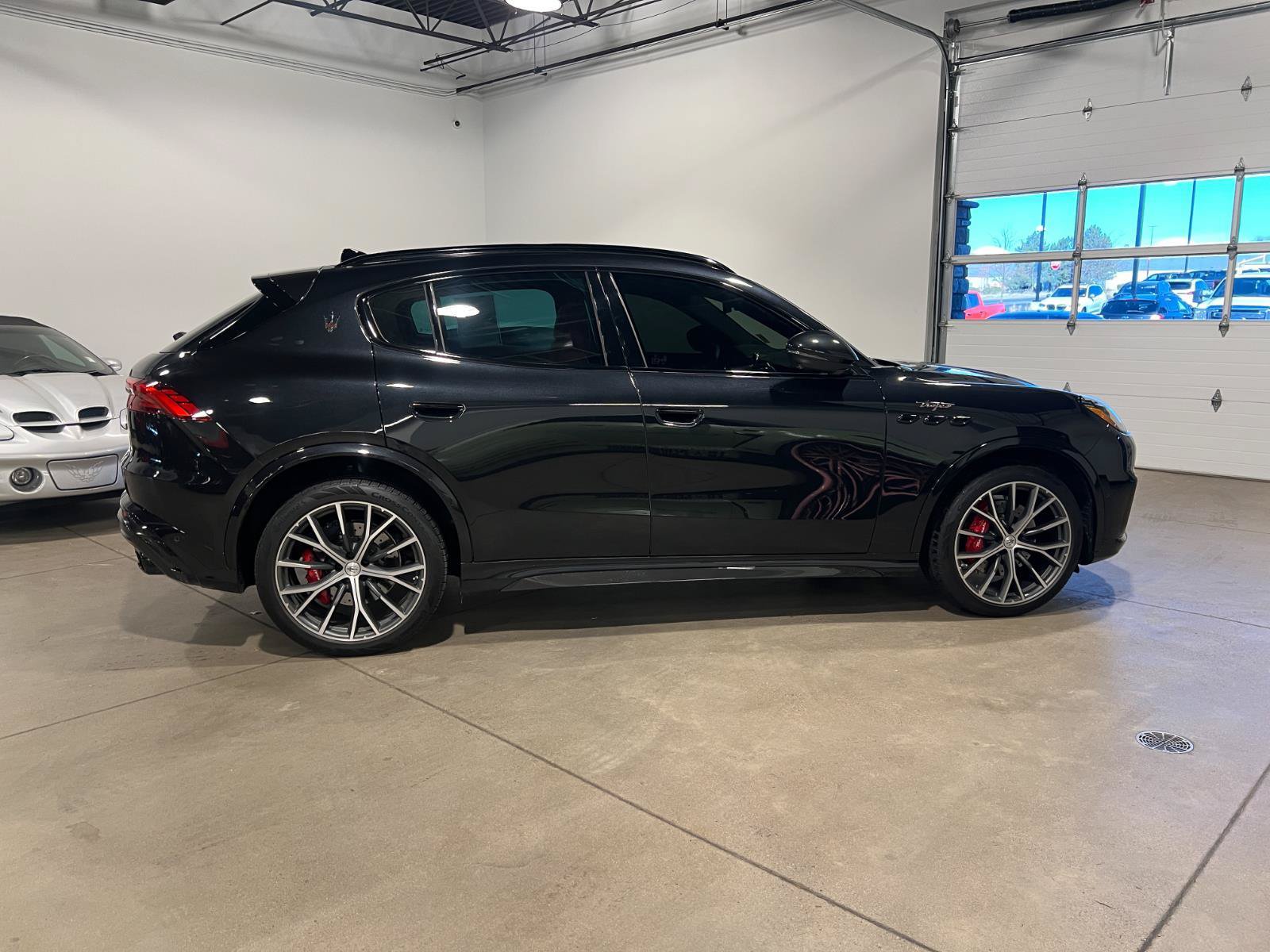Used 2024 Maserati Grecale Trofeo AWD/4WD image 2