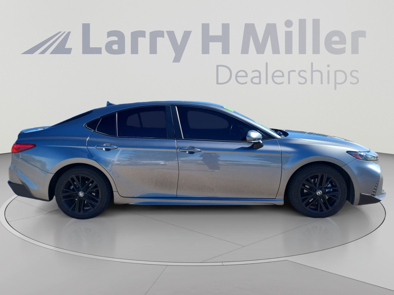 Used 2025 Toyota Camry SE FWD image 6
