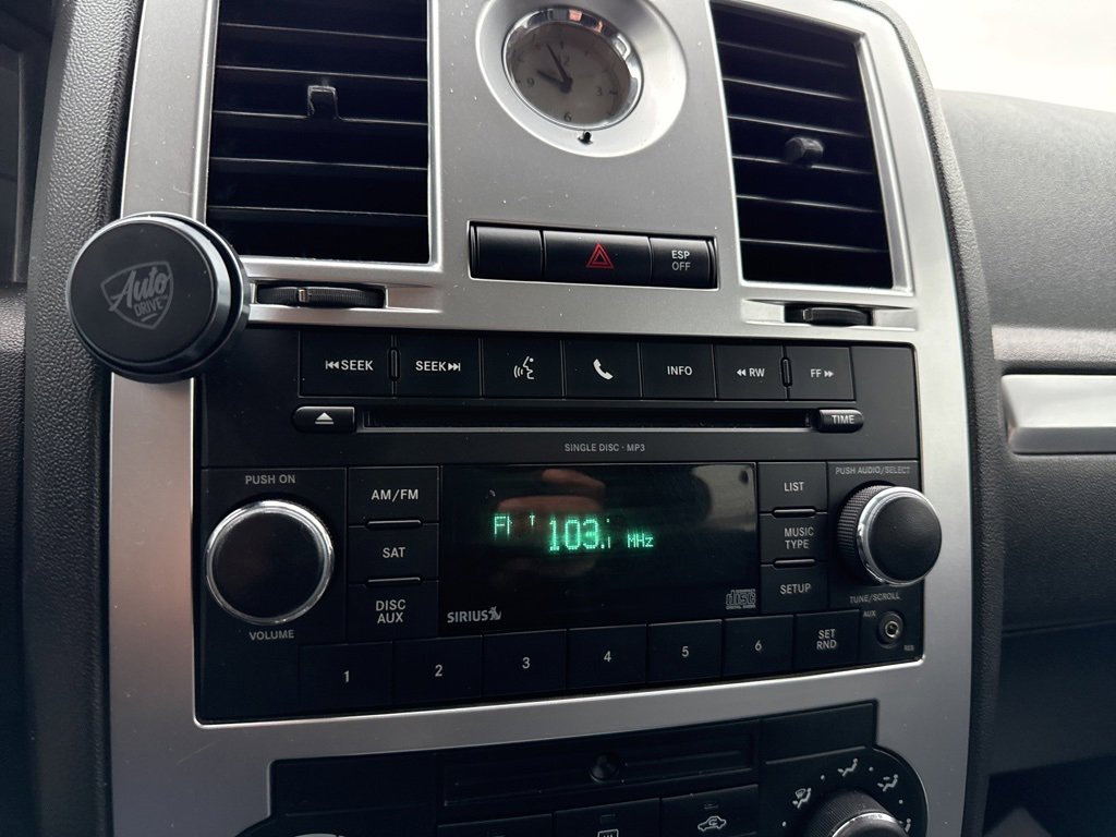 Used 2010 Chrysler 300 Touring image 18