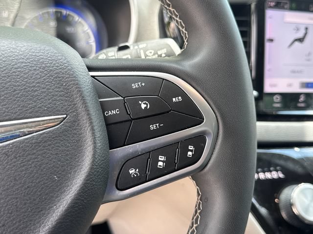 Used 2024 Chrysler Pacifica Touring-L FWD image 28