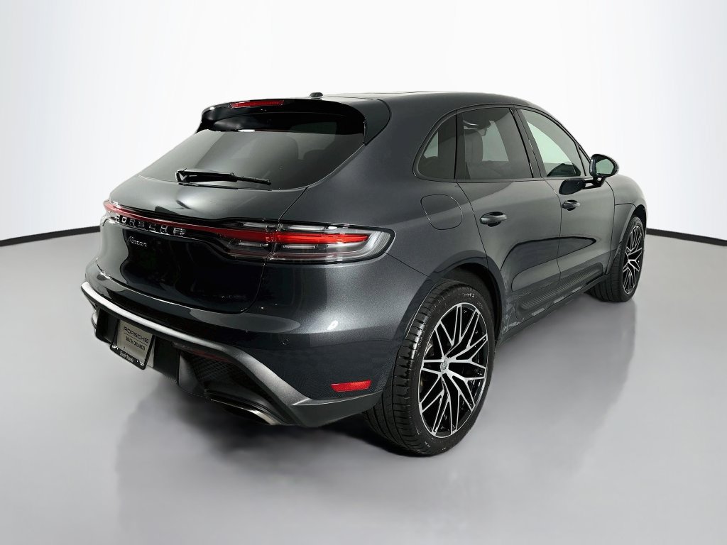 Certified 2026 Porsche Macan AWD/4WD image 9