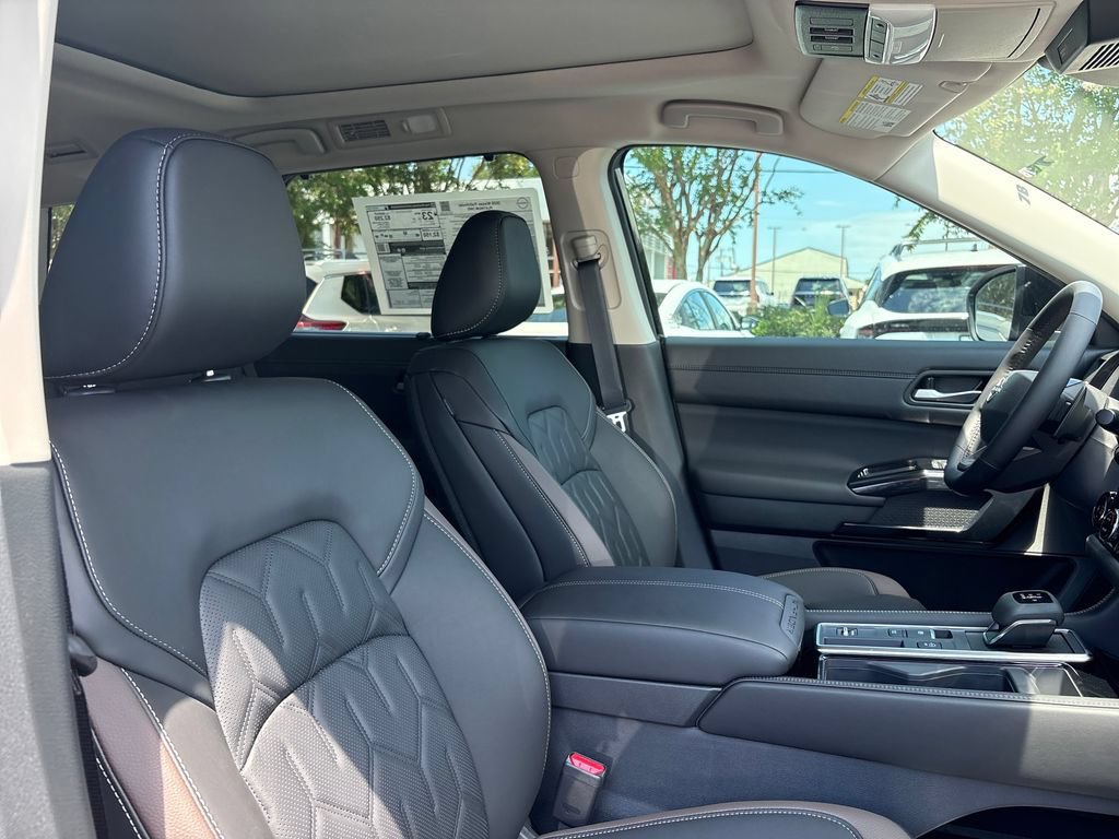 New 2026 Nissan Pathfinder Platinum FWD image 27