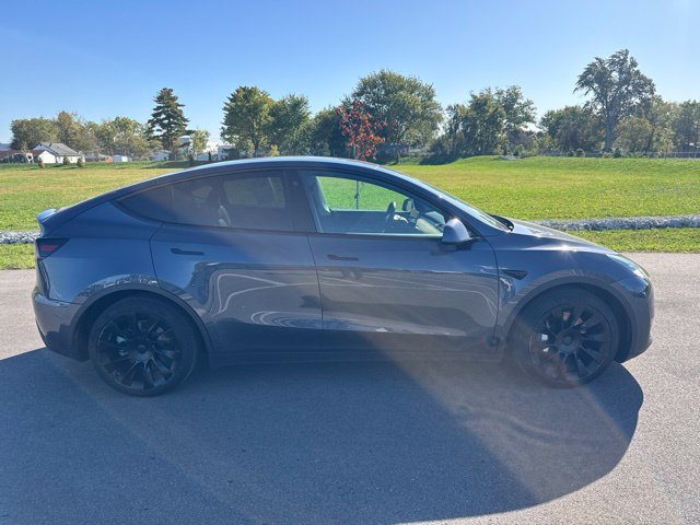 Used 2021 Tesla Model Y Long Range AWD/4WD image 2