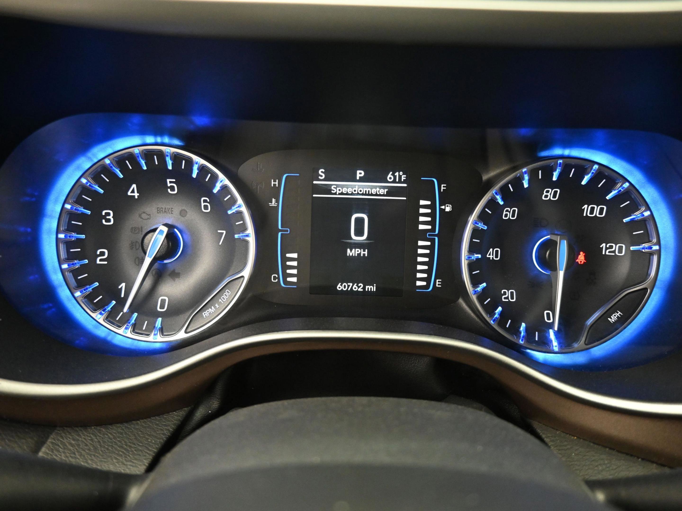 Used 2023 Chrysler Voyager LX image 17