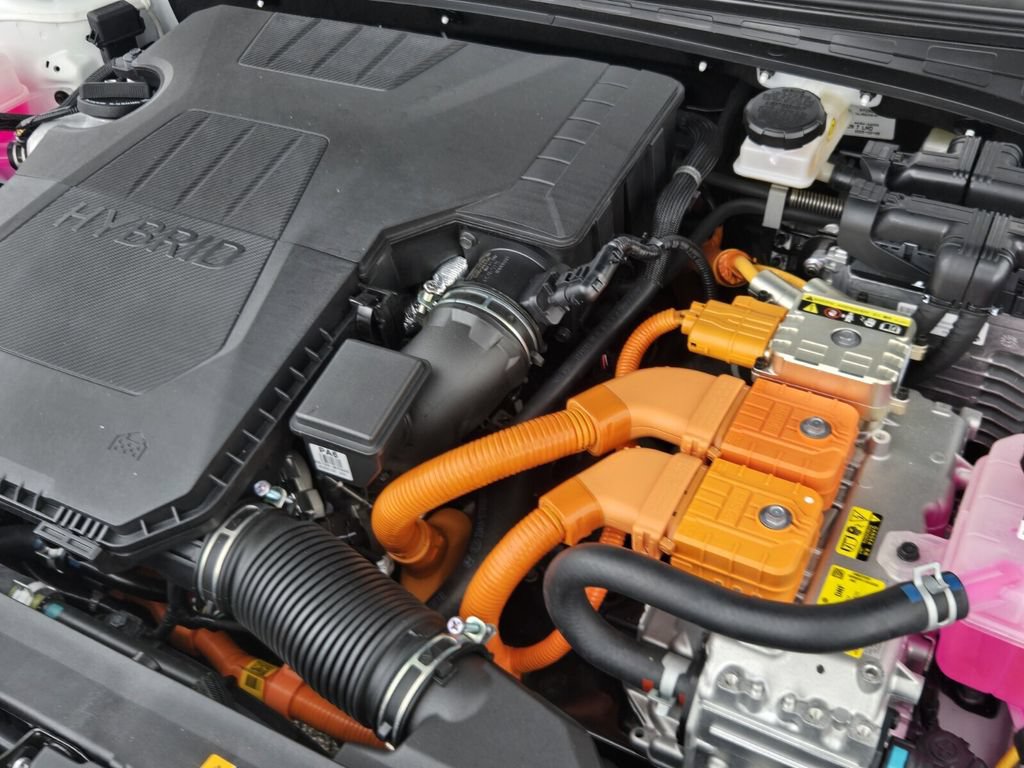 Certified 2025 Hyundai Elantra SEL FWD image 19
