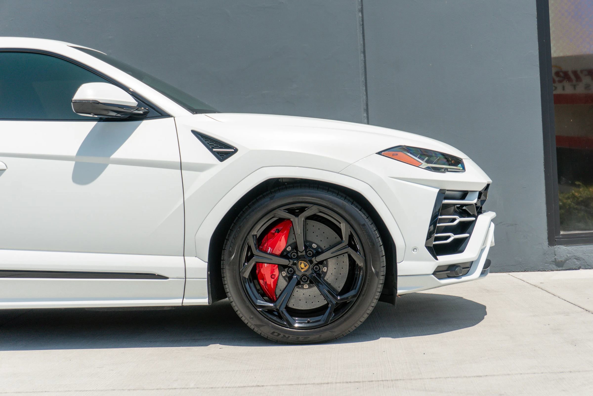 Used 2020 Lamborghini Urus AWD/4WD image 34