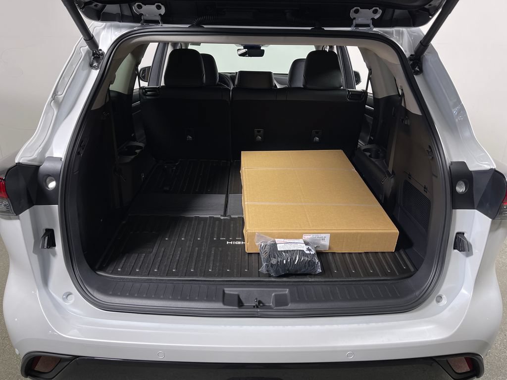 New 2026 Toyota Highlander Limited AWD/4WD image 10