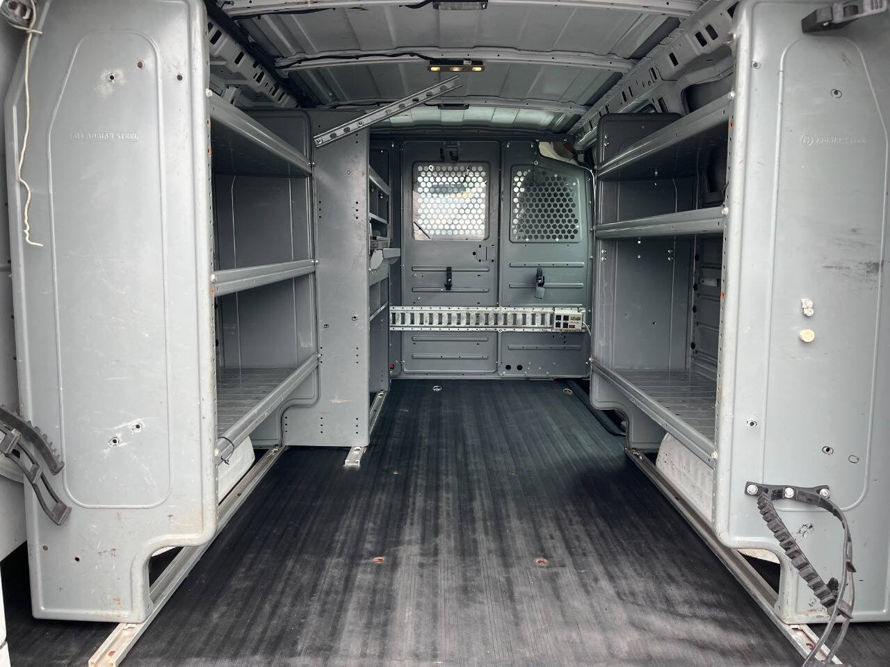 Used 2015 Chevrolet Express 2500 RWD image 15