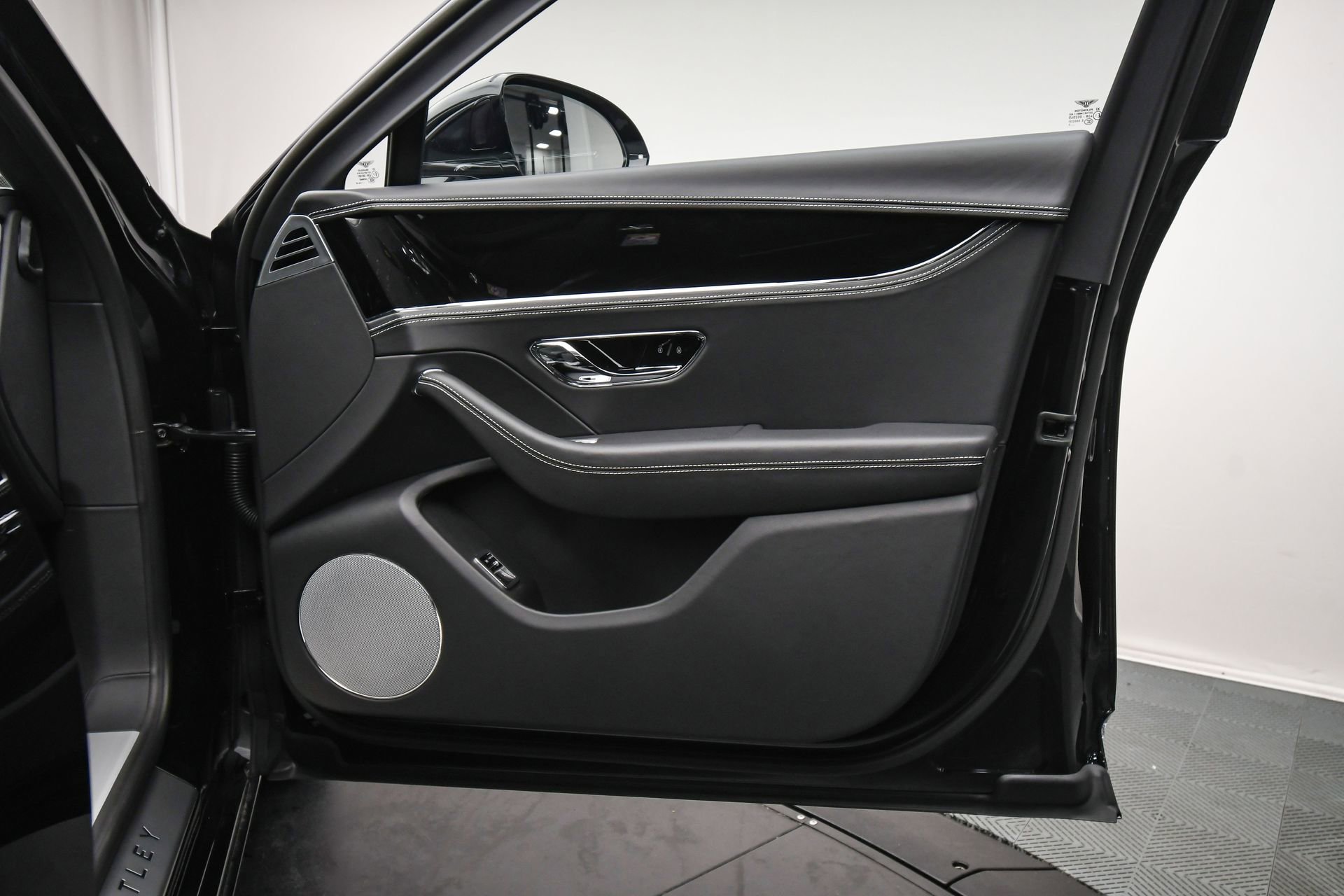 New 2026 Bentley Flying Spur Plug-In Hybrid image 43