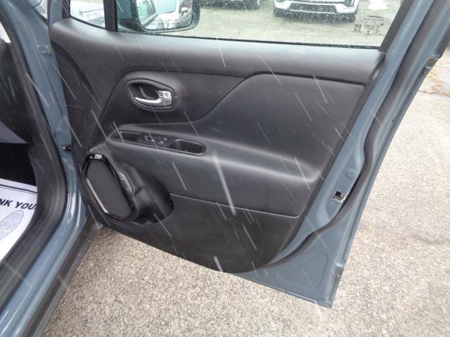 Used 2017 Jeep Renegade Altitude image 15