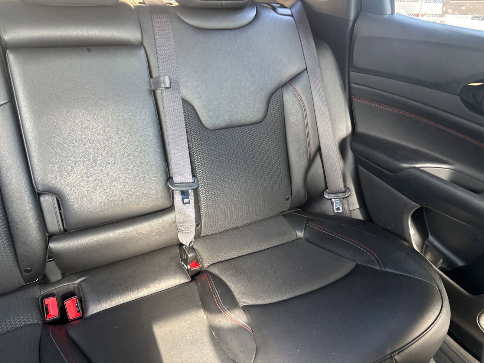 Used 2025 Jeep Compass Trailhawk AWD/4WD image 36
