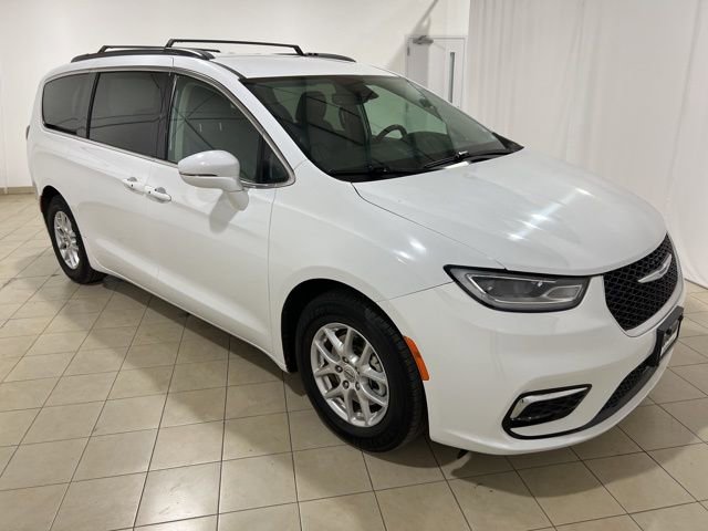 Used 2022 Chrysler Pacifica Touring-L image 7