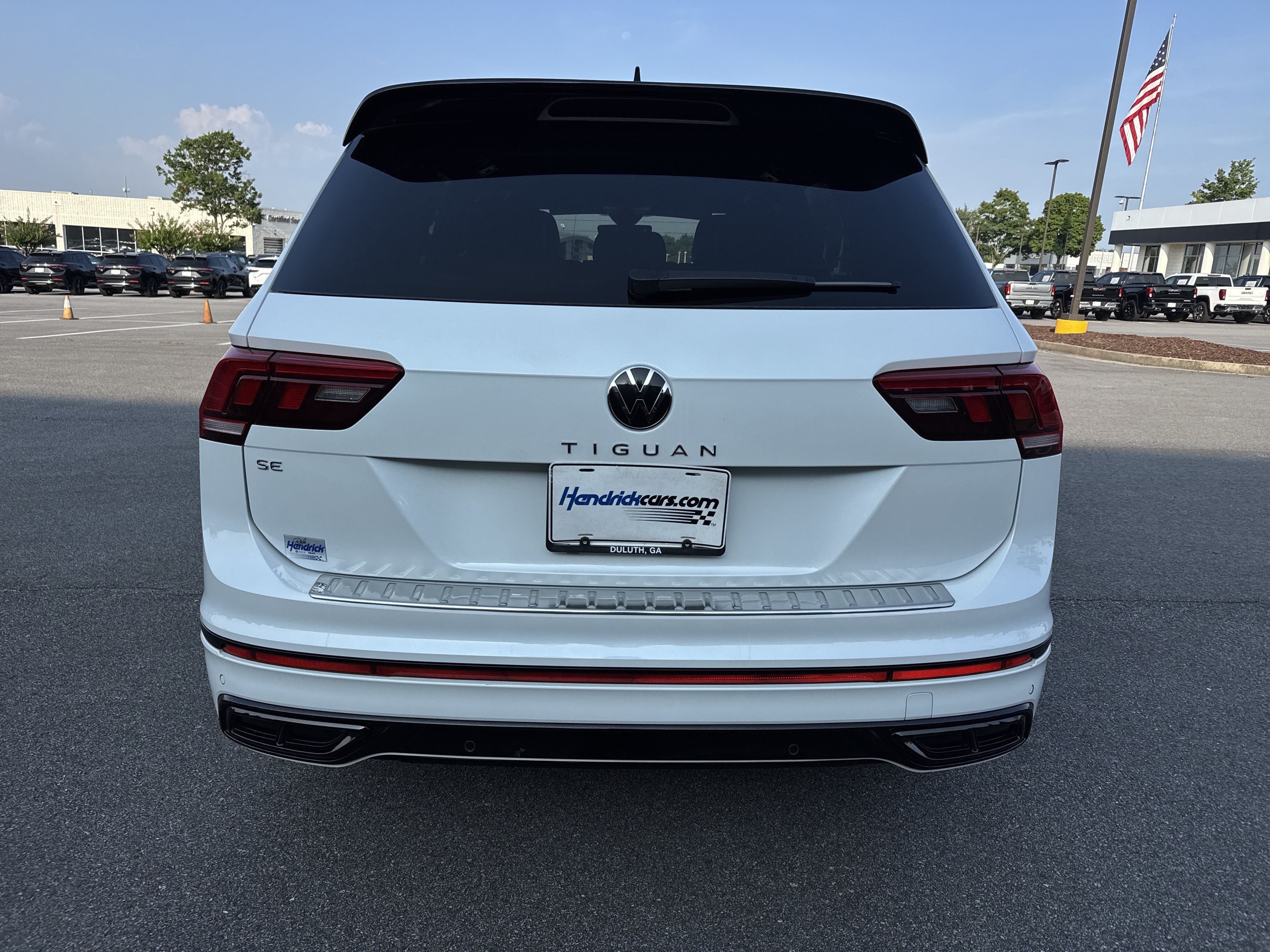 Used 2024 Volkswagen Tiguan SE R-Line FWD image 9