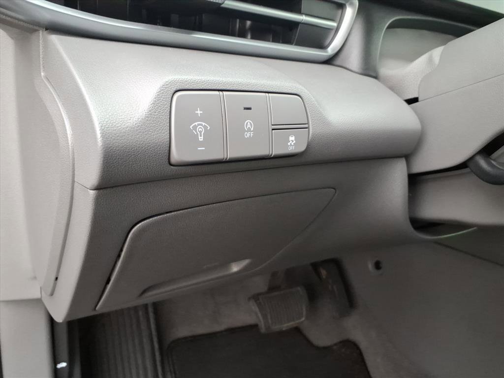 Used 2025 Hyundai Elantra SE FWD image 21