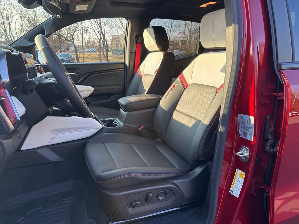 New 2026 GMC Canyon AT4X w/ LPO, Black Badging Package image 11