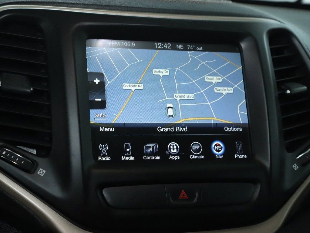 Used 2016 Jeep Cherokee High Altitude w/ Luxury Group AWD/4WD image 25