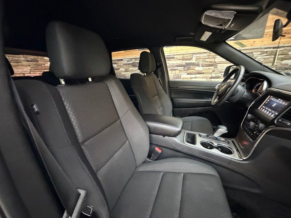 Used 2018 Jeep Grand Cherokee Laredo image 15