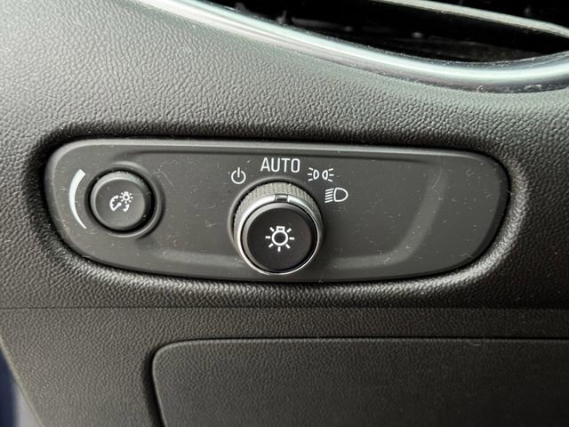 Used 2017 Chevrolet Malibu LT FWD image 24