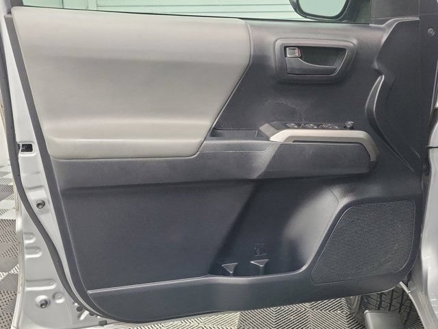 Used 2021 Toyota Tacoma SR5 RWD image 18