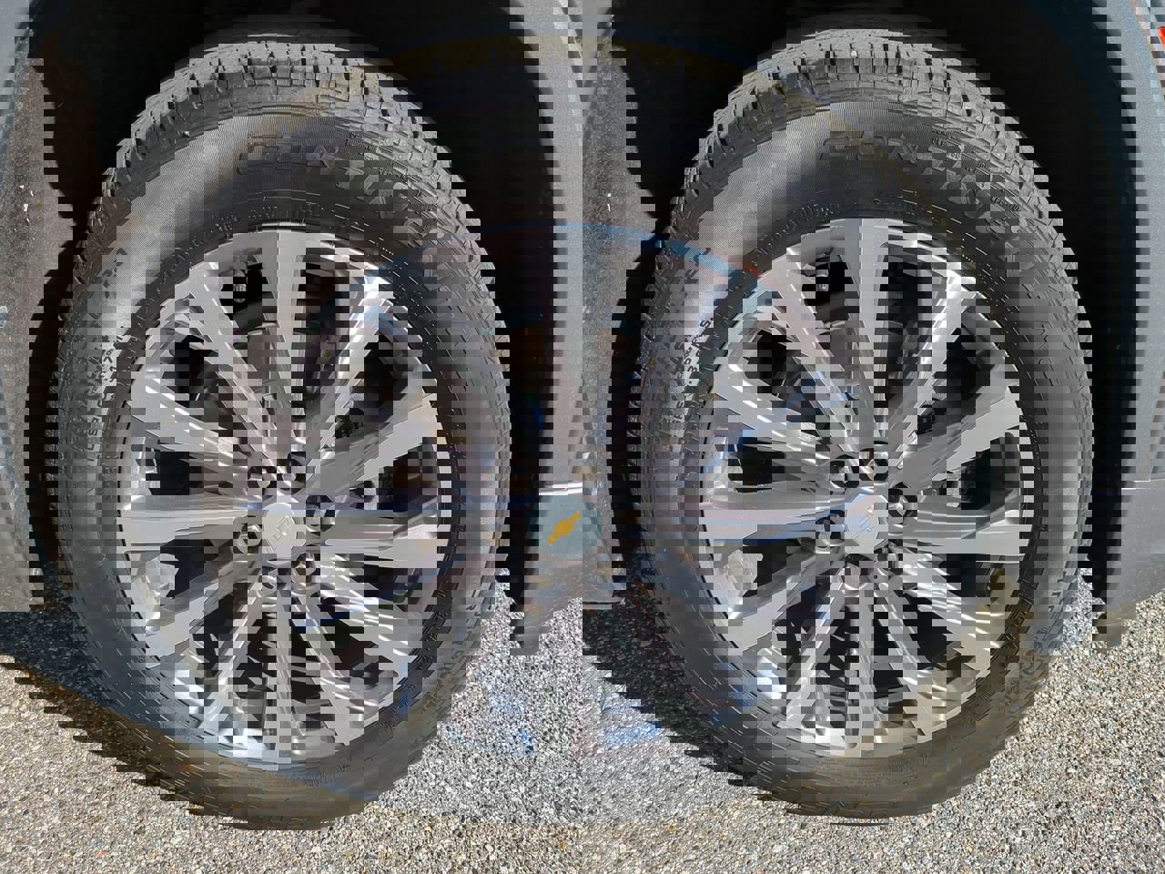 Used 2023 Chevrolet Traverse Premier image 11