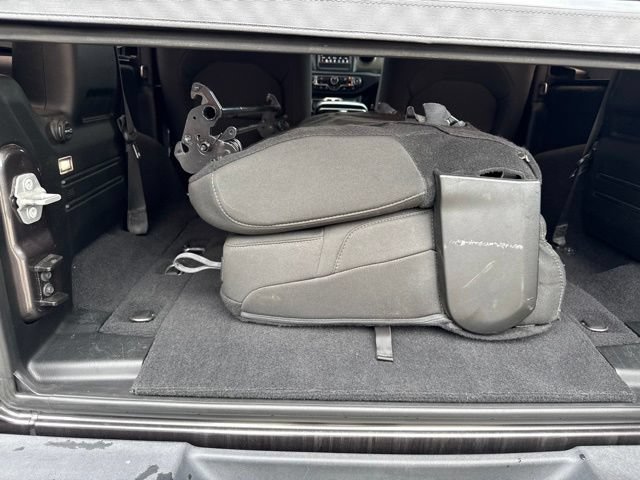 Used 2018 Jeep Wrangler Sport AWD/4WD image 32