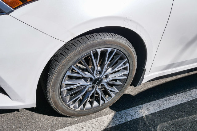 Certified 2023 Kia Forte GT-Line FWD image 7