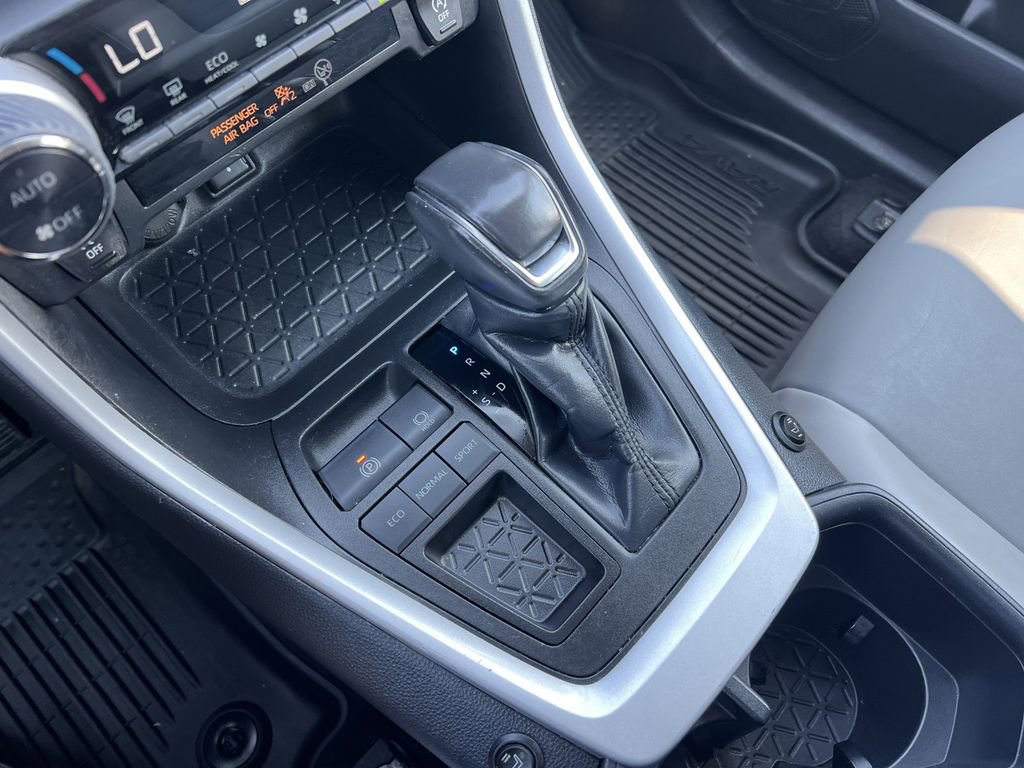 Used 2022 Toyota RAV4 XLE Premium image 21