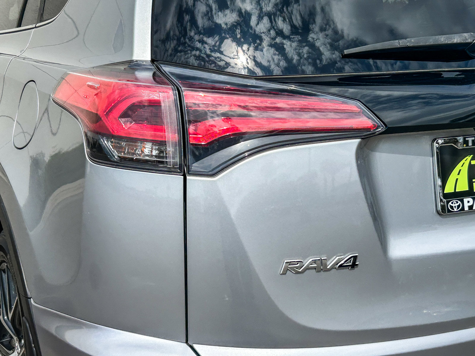 Used 2018 Toyota RAV4 SE w/ Advanced Technology Package image 9