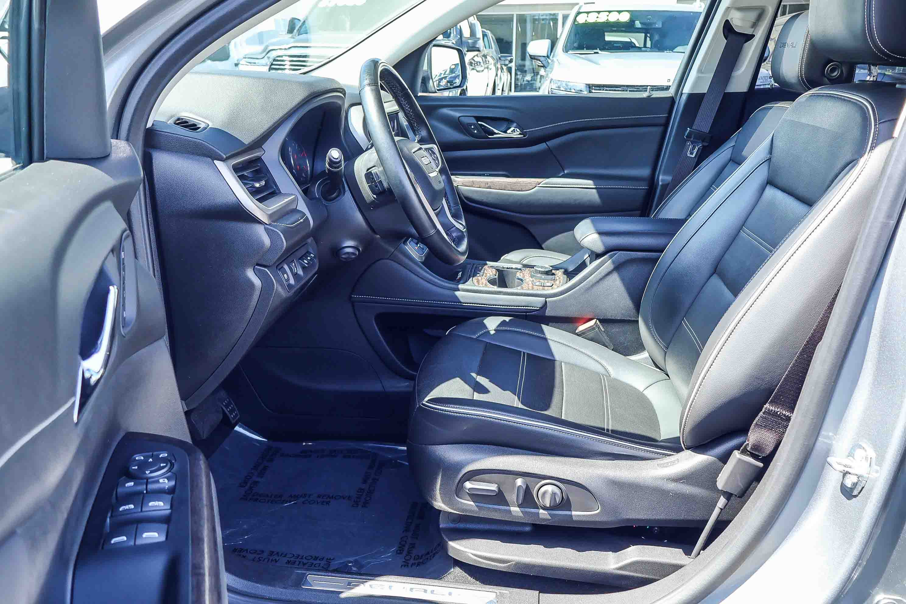 Used 2023 GMC Acadia Denali w/ Denali Ultimate Package image 2