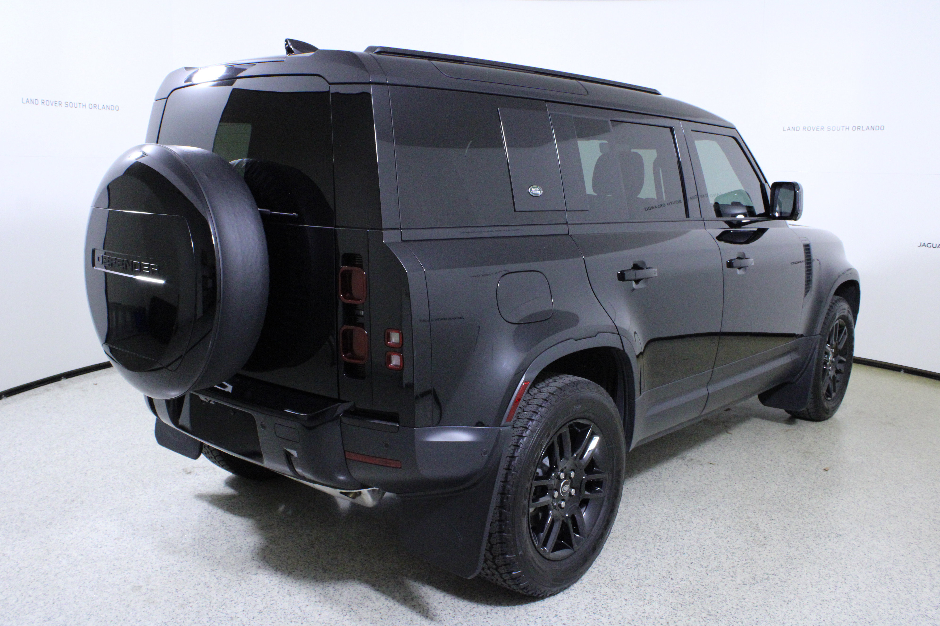 Used 2024 Land Rover Defender 110 S image 7