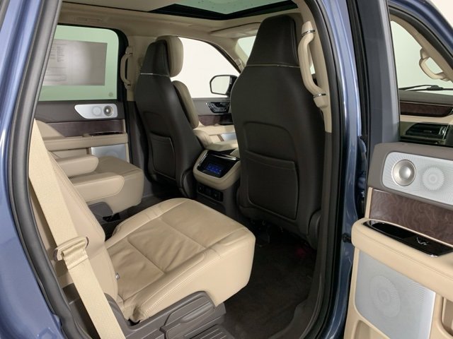 Used 2023 Lincoln Navigator Reserve image 27