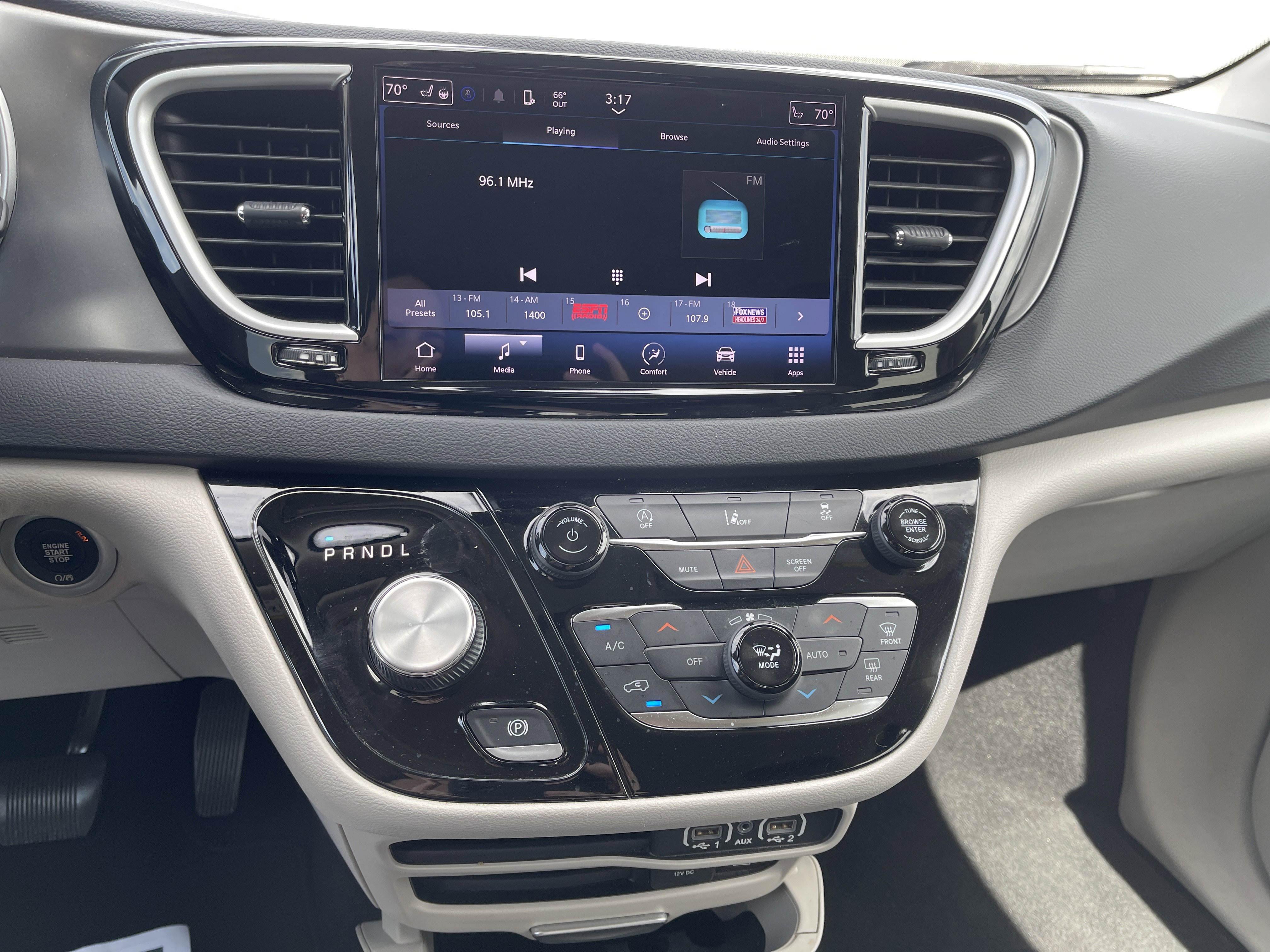 Used 2022 Chrysler Pacifica Touring-L image 23