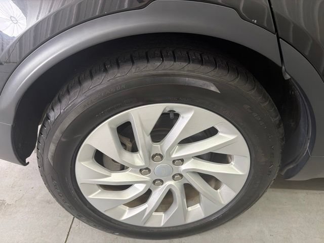 Used 2024 Land Rover Discovery S AWD/4WD image 24
