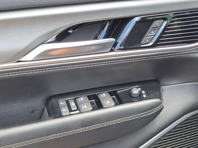 Used 2025 Jeep Wagoneer L Series II w/ Premium Group I AWD/4WD image 38