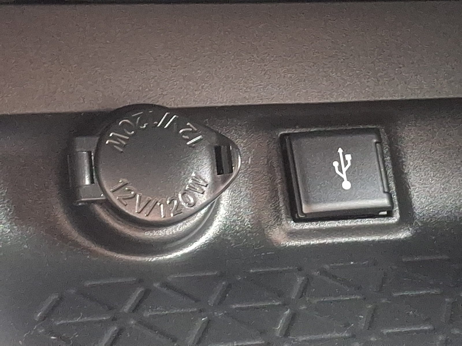 Used 2020 Toyota RAV4 XLE w/ Convenience Package AWD/4WD image 25