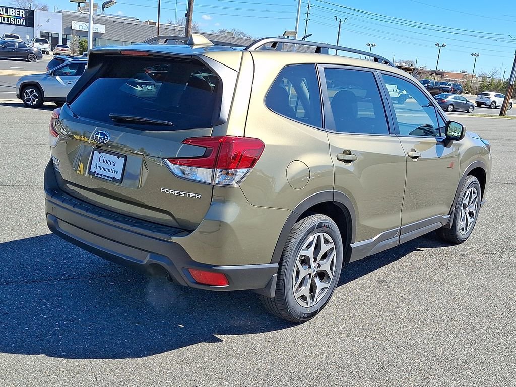 Used 2023 Subaru Forester Premium AWD/4WD image 9