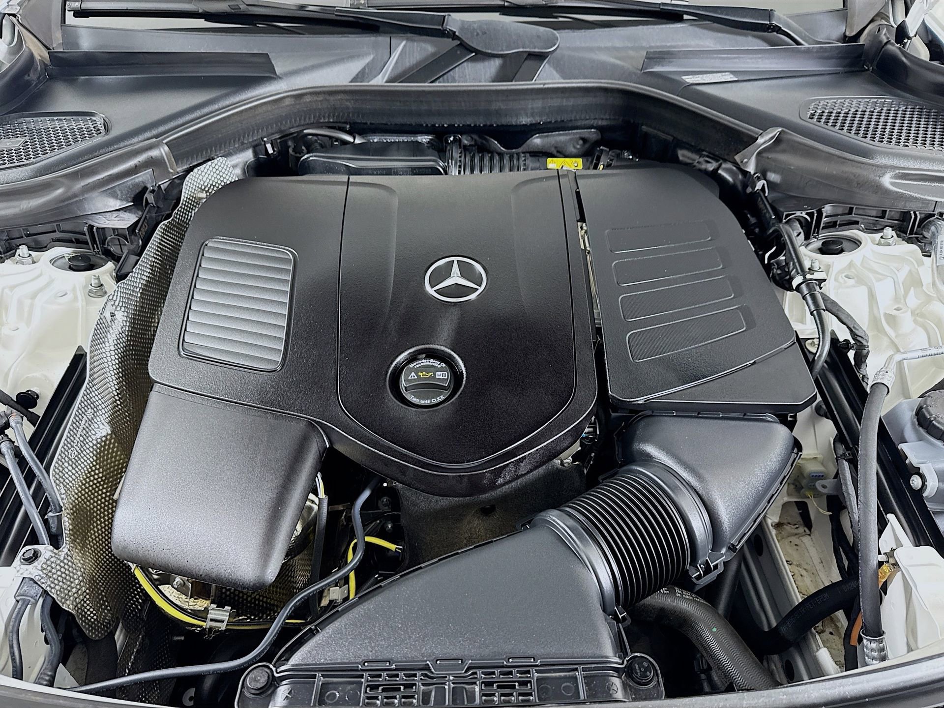 Used 2025 Mercedes-Benz GLC 300 image 33