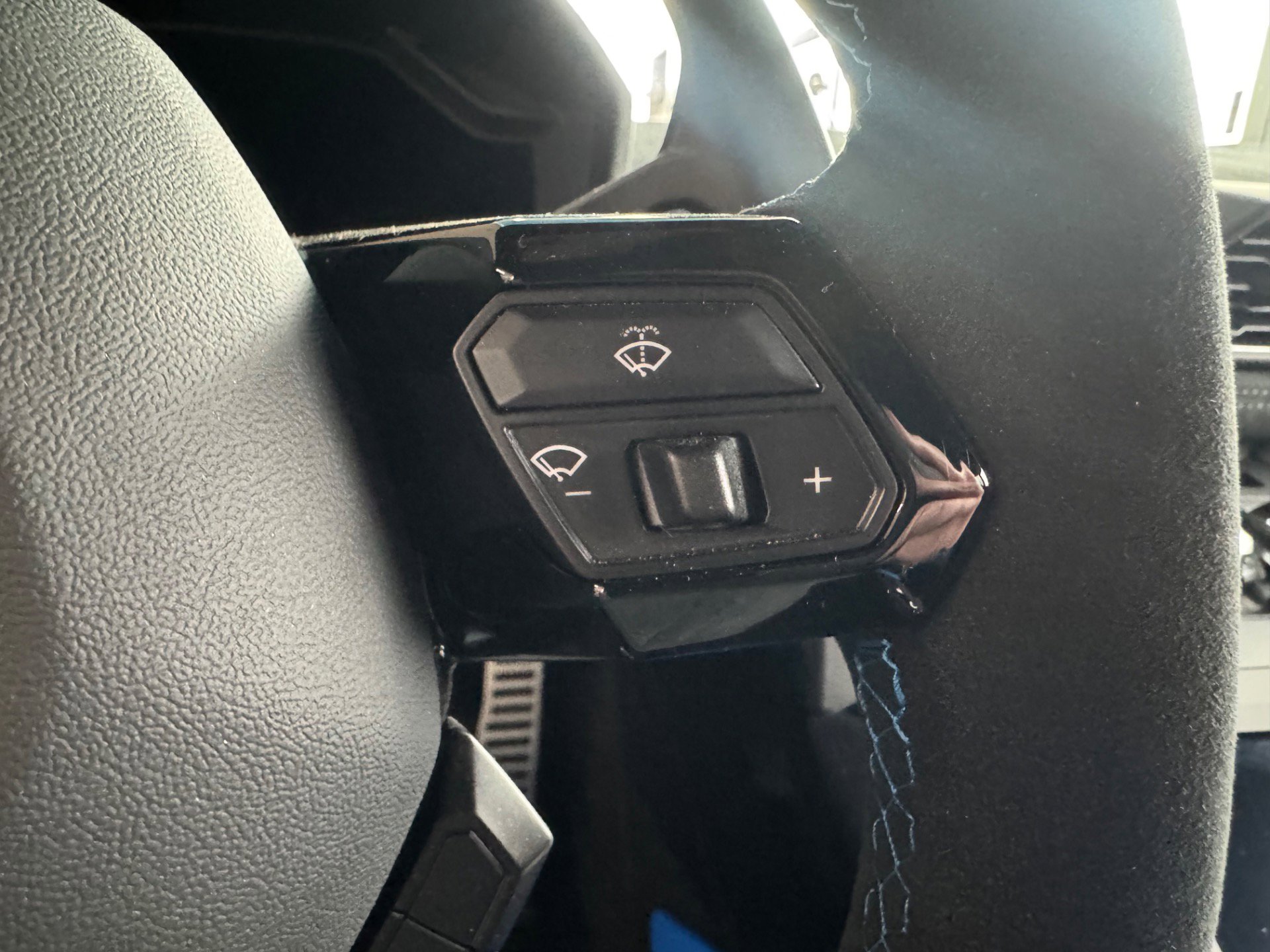 Used 2023 Lamborghini Huracan STO image 21