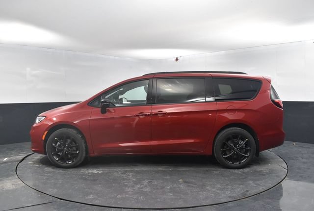 New 2026 Chrysler Pacifica Select AWD/4WD image 5
