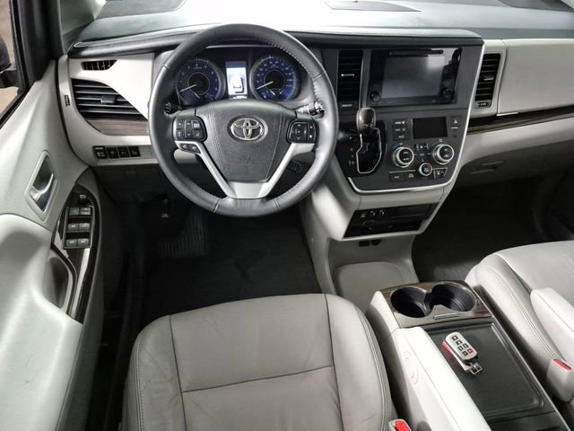 Used 2016 Toyota Sienna XLE Premium image 10