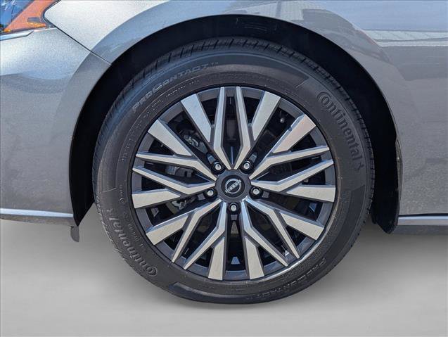 Used 2025 Nissan Altima 2.5 SV FWD image 9