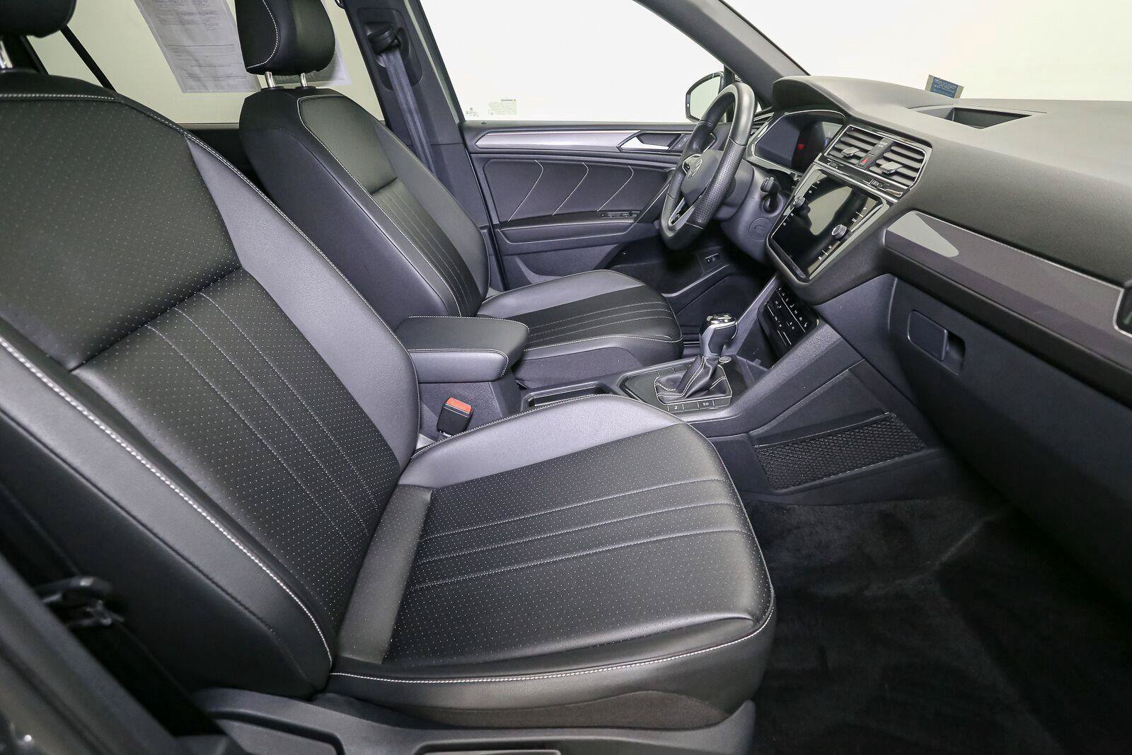 Certified 2024 Volkswagen Tiguan SE R-Line FWD image 21