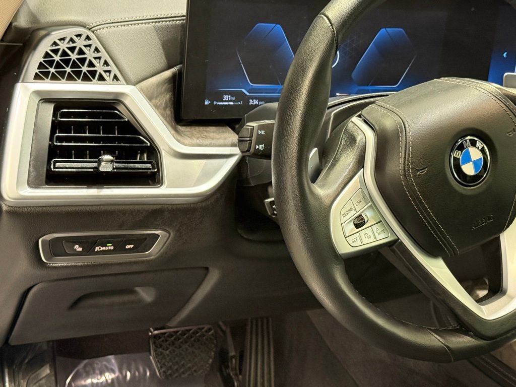 Used 2024 BMW X7 xDrive40i w/ Premium Package image 16