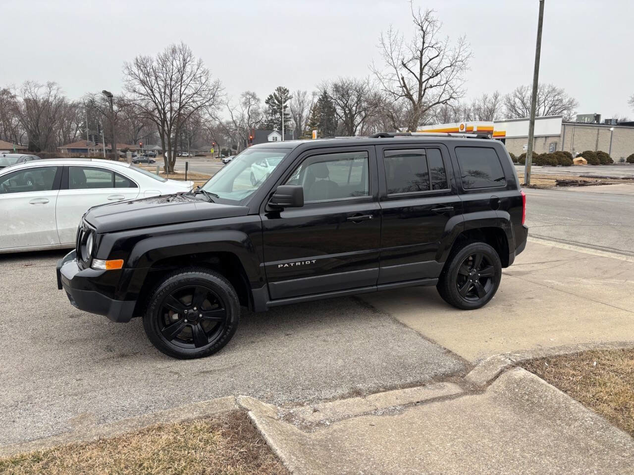 Used 2013 Jeep Patriot Latitude w/ Altitude Pkg image 4