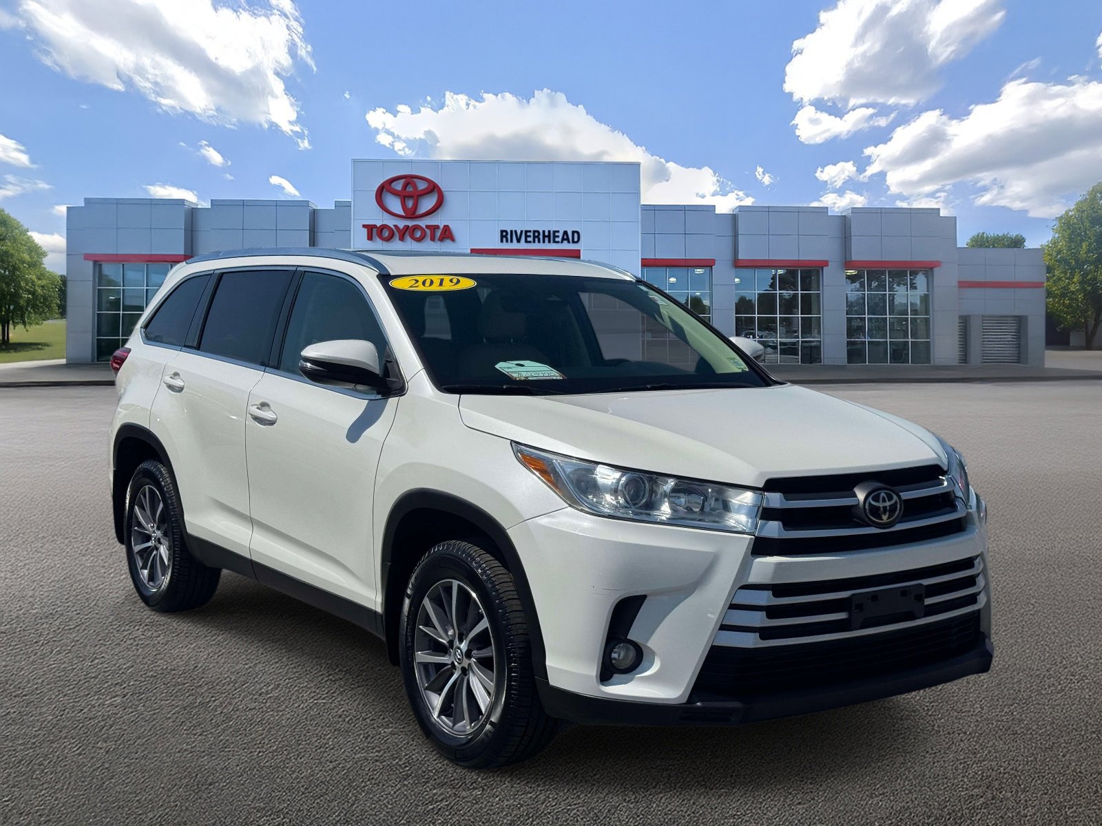 Used 2019 Toyota Highlander XLE image 2