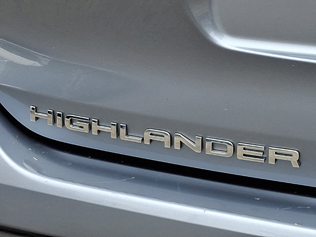 Used 2022 Toyota Highlander XLE AWD/4WD image 29