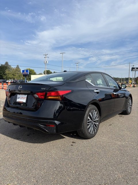 Used 2024 Nissan Altima 2.5 SV image 7