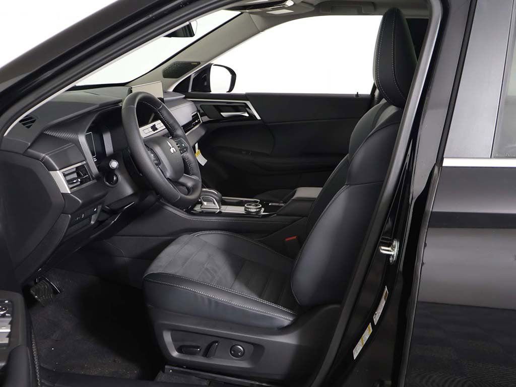 New 2026 Mitsubishi Outlander SE image 31