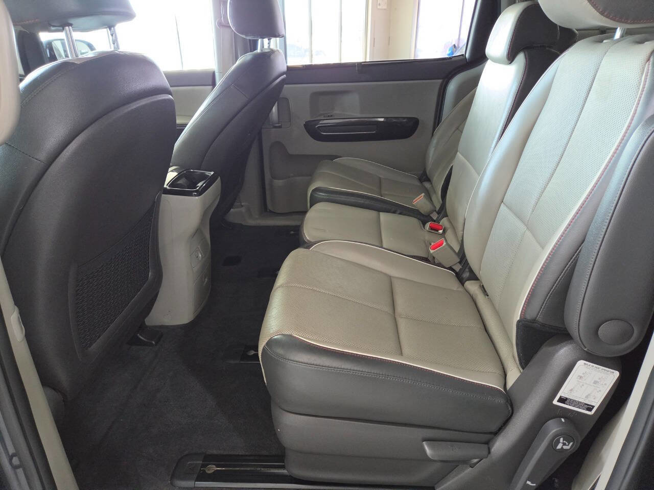 Used 2017 Kia Sedona EX image 12