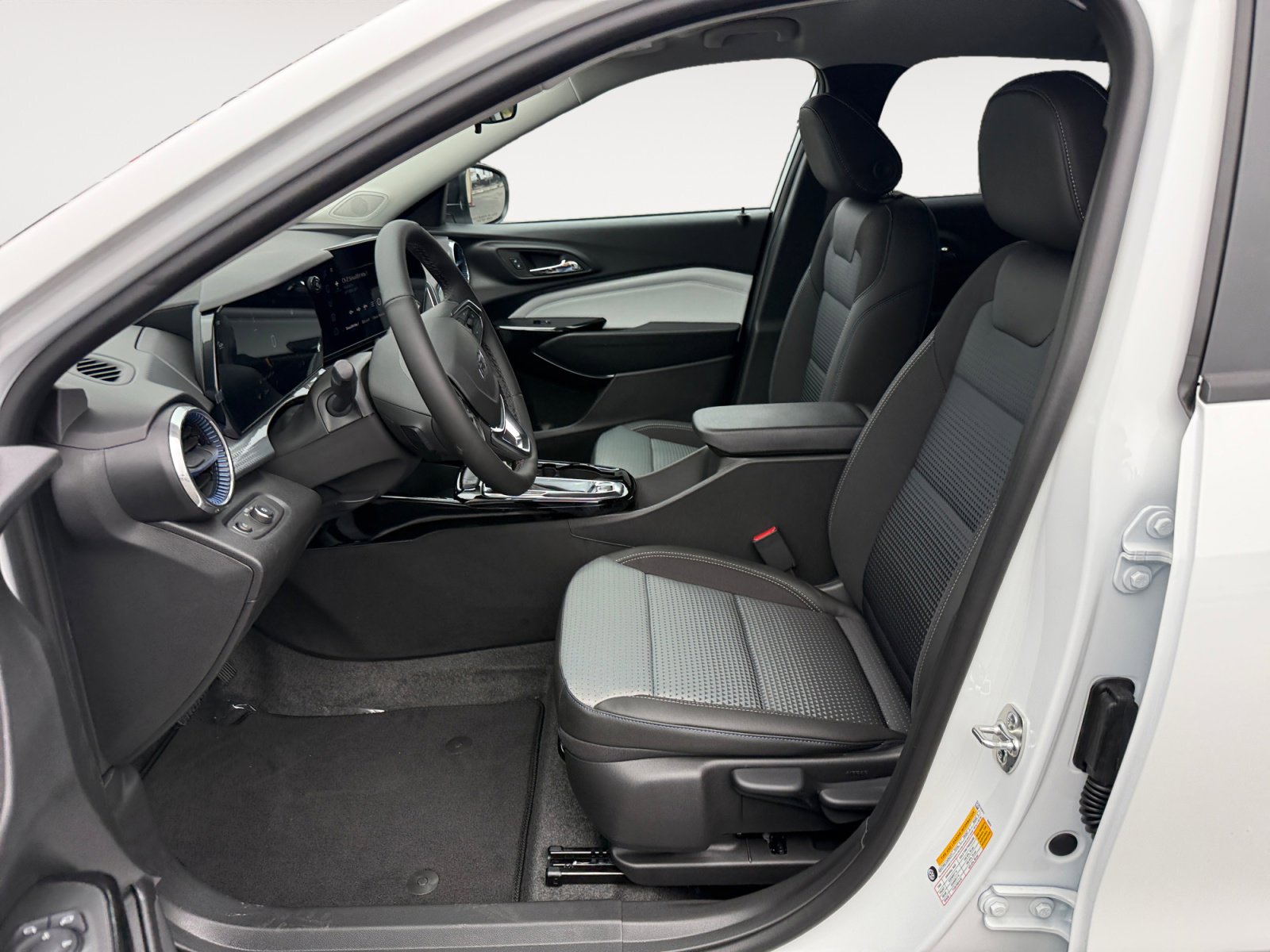 New 2026 Chevrolet Trax LT w/ Driver Confidence Package image 10